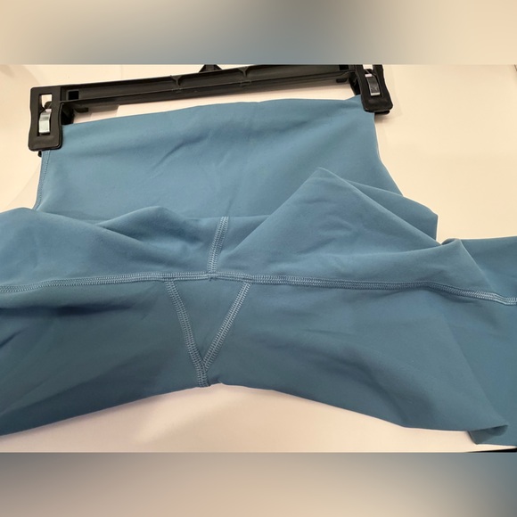 Lululemon Wunder Train high-rise 23 inch crop leggings- size 4 - Picture 3 of 9